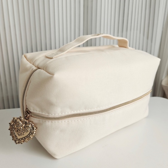 New Dolce & Gabbana Beauty Devotion Ivory Off White Cosmetic Toiletry Travel Bag - Picture 1 of 8